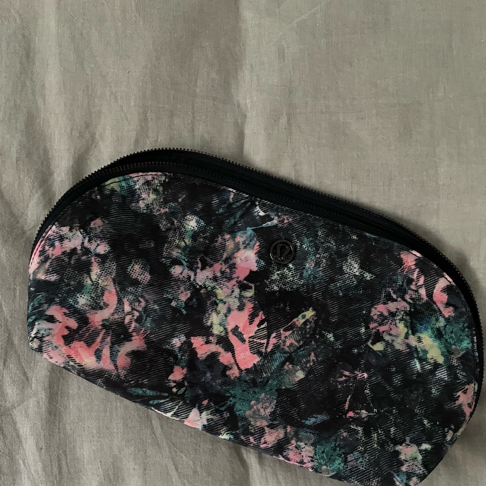 Lululemon Sun Up Sun Down Pouch *2.5L - Picture 2 of 6